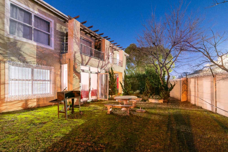 To Let 1 Bedroom Property for Rent in Kenilworth Western Cape